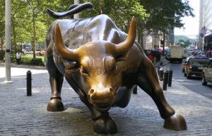 бронзовый бык на уолл-стрит